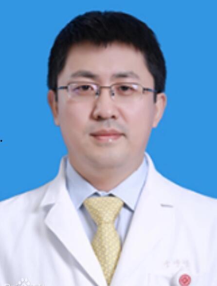 演员于峥嵘,于峥嵘的演艺之路